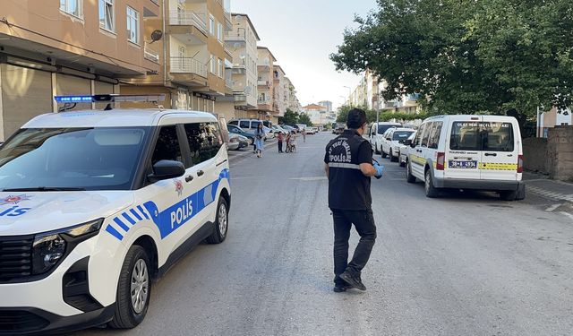 Alkolün etkisinde birbirlerini bıçakladılar