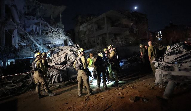 İran'ın Misillemesi İsrail'i Yıkıyor