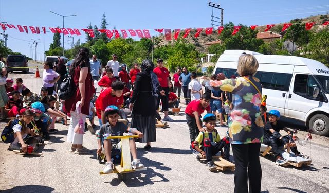 Kırıkkale'de Öğrenciler Tornetlerle Yarıştı