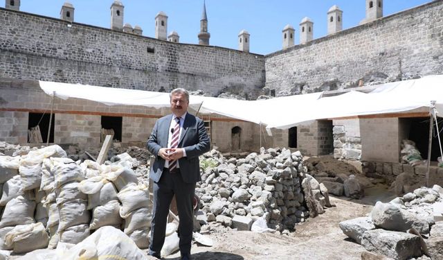 Tarihi Gön Han'da Restorasyon Sürüyor