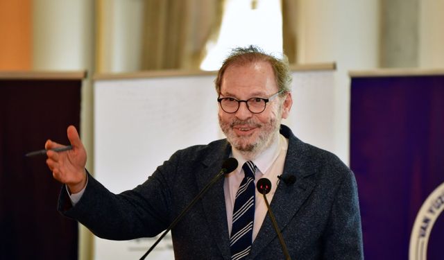 Cüneyd Zapsu, Van Yüzüncü Yıl Üniversitesi'nde