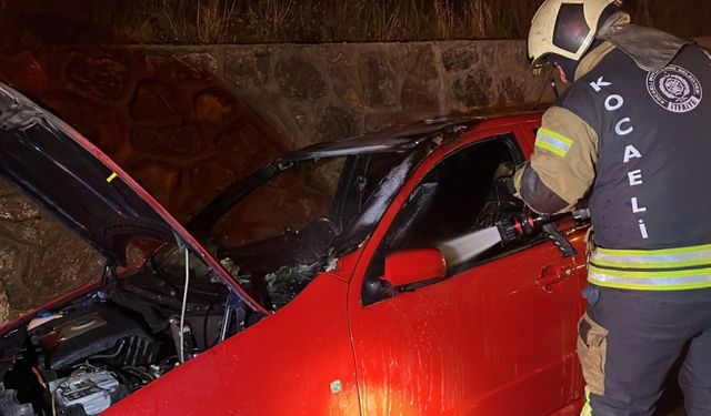 Gebze’de Seyir Halindeki Otomobil Alev Aldı