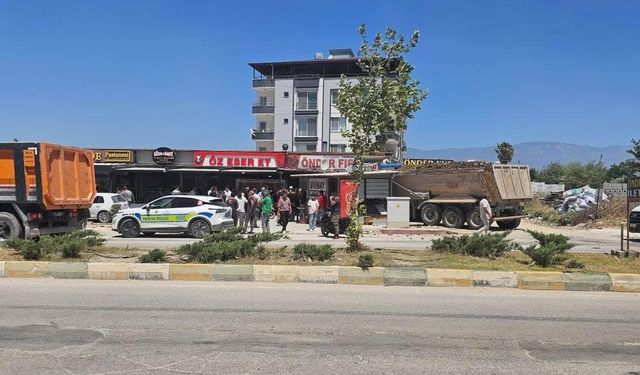 Hatay'da Hafriyat kamyonu kazası