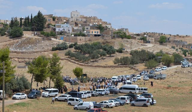 İzmir'de Kaza Yapan Kardeşler, Mardin'de Defnedildi