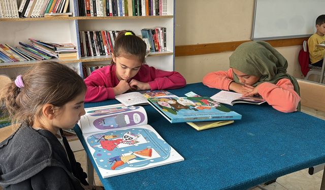 Kadın Muhtar, Mahallesine Kütüphane Açtı