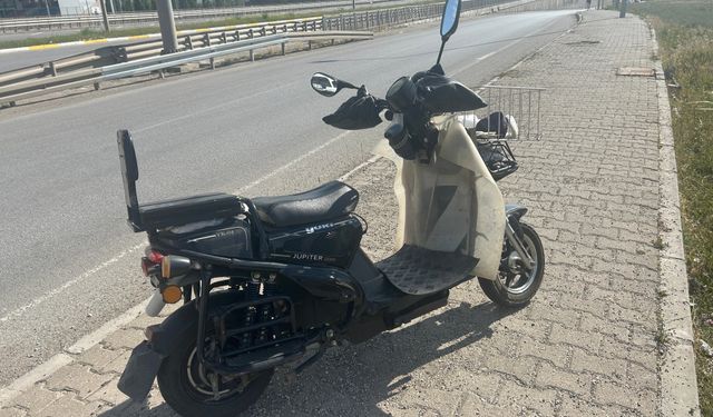 TIR elektrikli bisiklete çarptı