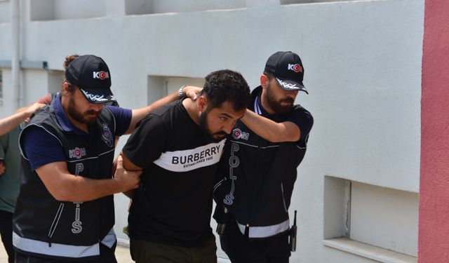 TIR'a gizlenmiş ruhsatsız tabancalar ele geçirildi