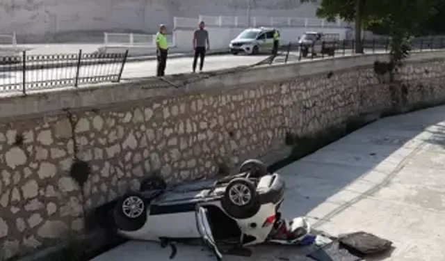 Burdur'da dere yatağına düştüler