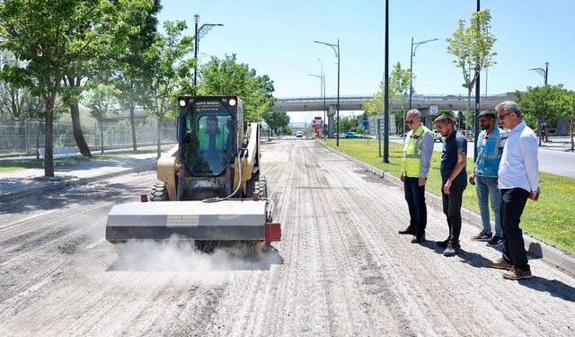 Sivas'ta Muhsin Yazıcıoğlu Bulvarı ve Parkında Yenileme Çalışmaları Başladı
