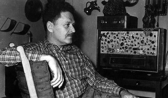 Mavi Gözlü Dev: Nazım Hikmet