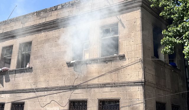 Kayseri'de Evde Çıkan Yangından 6 Kişi Kurtarıldı
