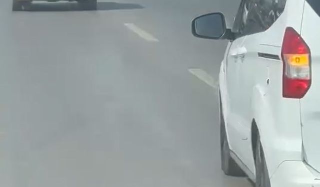 Ambulansa yol vermeyen sürücü kamerada