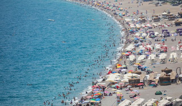 Antalya'da deniz seviyesi yükseldi