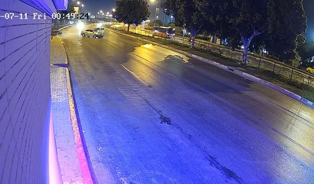 Baba ile oğulun öldüğü kaza güvenlik kamerasına yansıdı
