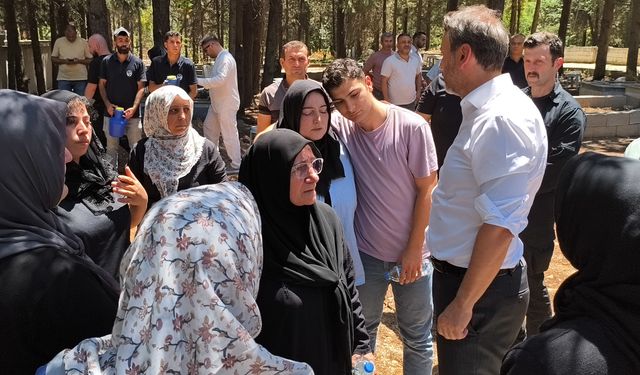 Bakan Bayraktar, Teyzesinin Cenazesinde