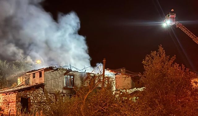 Bursa'da Ev Küle Döndü