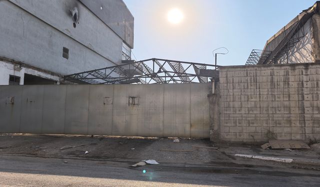 Bursa'da, fabrikanın çatısından düştü