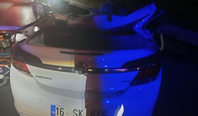 Bursa'da Otomobil ile Kamyon Çarpıştı
