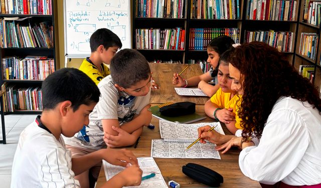 Depremin izleri sanatla siliniyor