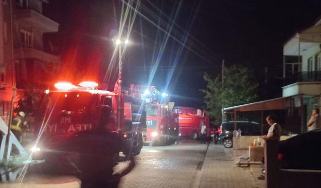 Ekmek fırınında yaşanan patlamada yangın çıktı; 3 kişi dumandan etkilendi