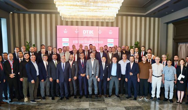 Gürcistan'da iş insanlarıyla bir araya geldi