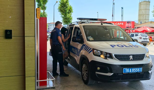 İnegöl'de bıçaklı kız kavgası