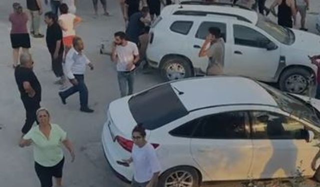Kavgayı Ayırmaya Çalışanlara Bıçakla Saldırdı