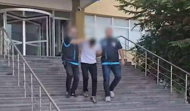 Komşusunu camide öldürdü