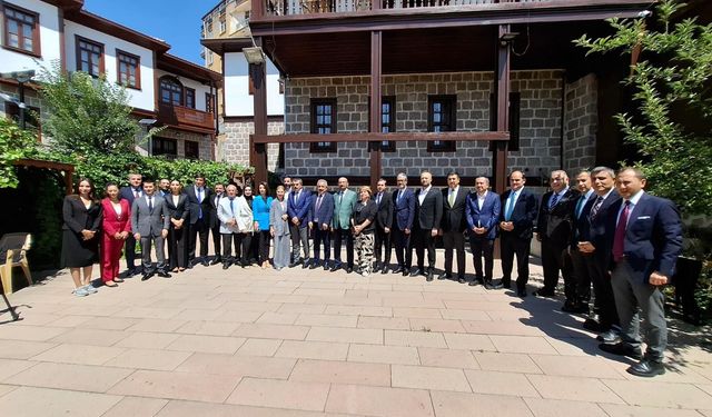 LGS'de Soru Paylaşımı Tartışması: Bakan Tekin'den Açıklamalar