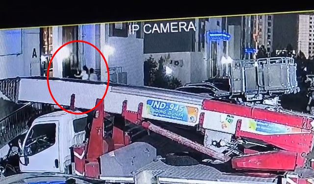 Oğluyla tartışan çocuğa silah çekti