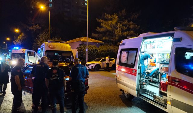 Otomobil ve ambulans çarpıştı