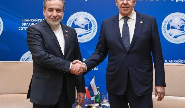 Rusya ve İran dışişleri bakanları Şanghay'da görüştü