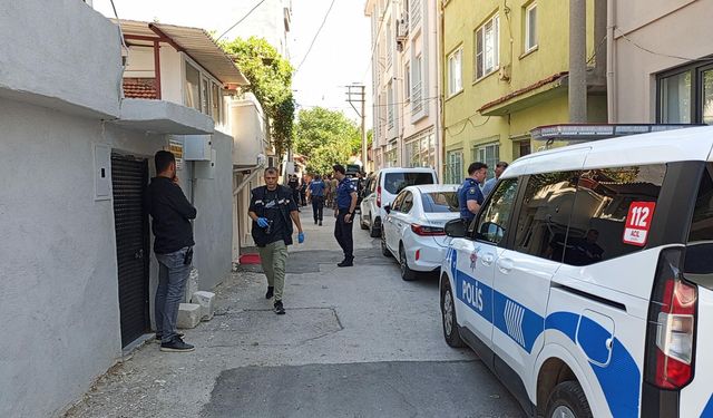 Sağlık Ekibinin İhbarına Giden Polisi Bıçakladı