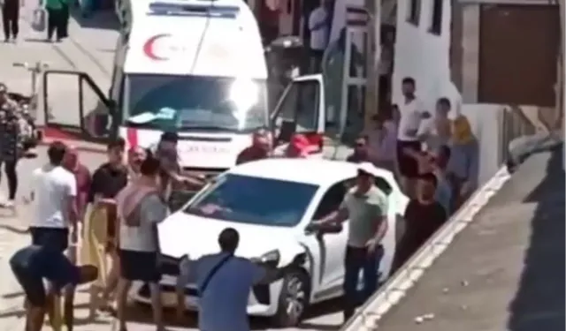 Ambulansa park halindeki araç engeli!