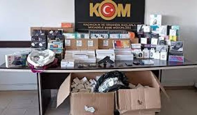 Kaçak telefon operasyonunda 2 kişi tutuklandı