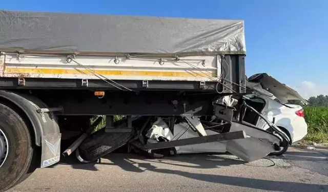 Otomobil TIR'ın Altına Girdi! 1 Kişi Hayatını Kaybetti