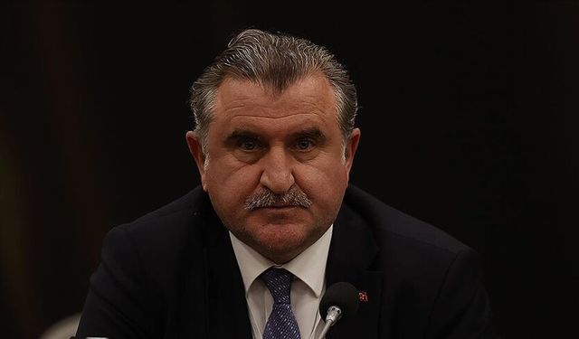 Marmaris Belediyesi'ndeki havuz sorununa tepki gösterdi