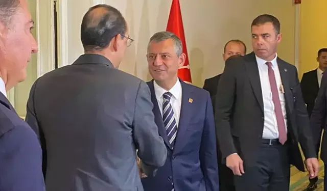 Özgür Özel ve İbrahim Kalın TBMM’de Bir Araya Geldi