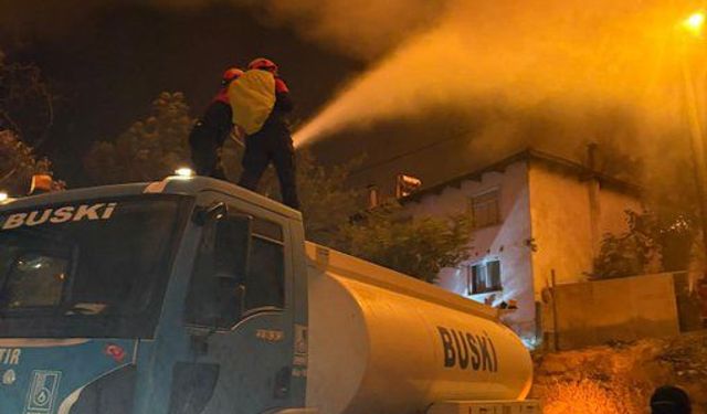 Bursa yangını kent merkezine mi ulaştı? Vatandaşlara kül yağışı uyarısı!