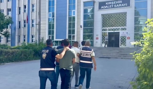 Emekli kadını dolandırdılar!
