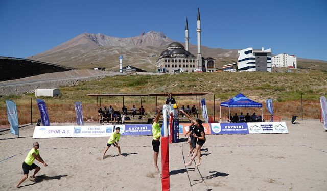 Kayseri'de plaj voleybolu turnuvası