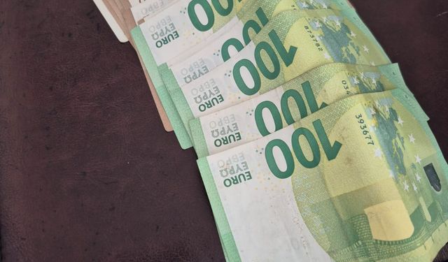 8 Yaşındaki Nida Nur, 1700 Avroluk Cüzdanı Sahibine Verdi