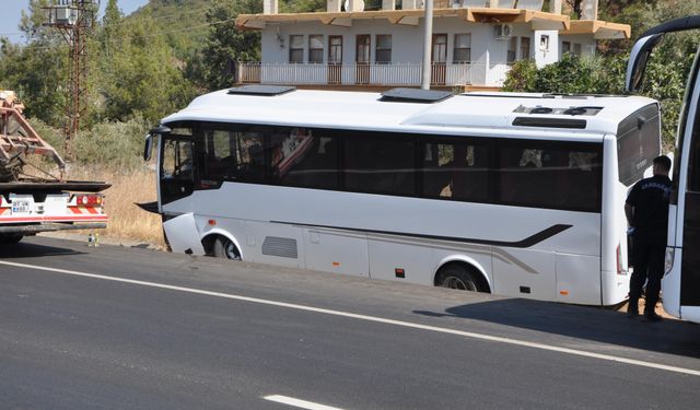 Antalya'da midibüs şarampole düştü: 9 yaralı