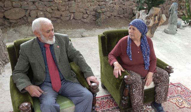 Atatürk Sesli Emekli Postacı, Onuncu Yıl Nutku ile Zafer Bayramı'nı Kutladı