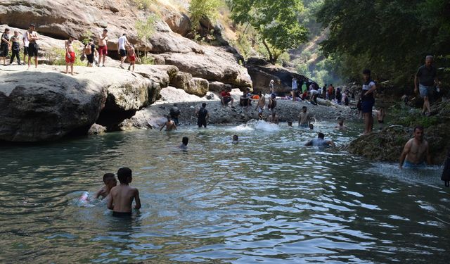 Batman’da sıcak havalardan kaçış: Zore Vadisi