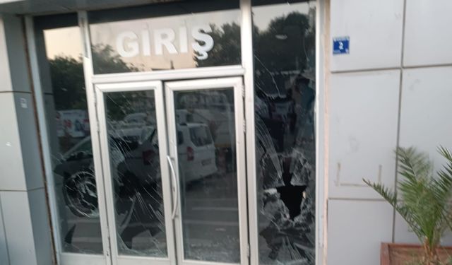 Belediye Binasına Taşlı Saldırı