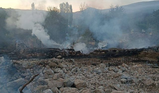 Çankırı Bayramören’de 6 ev kül oldu