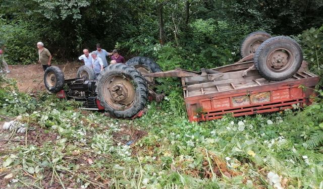 Devrilen traktörün altında kalıp yaşamını yitirdi