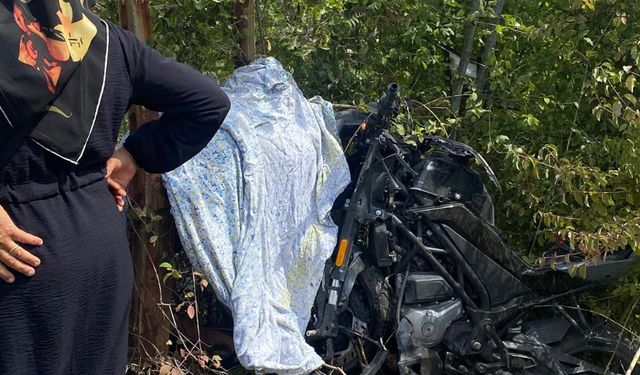 Elektrik direğine çarpan motosikletli yaşamın yitirdi