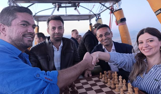 Gökyüzünde satranç oynadılar